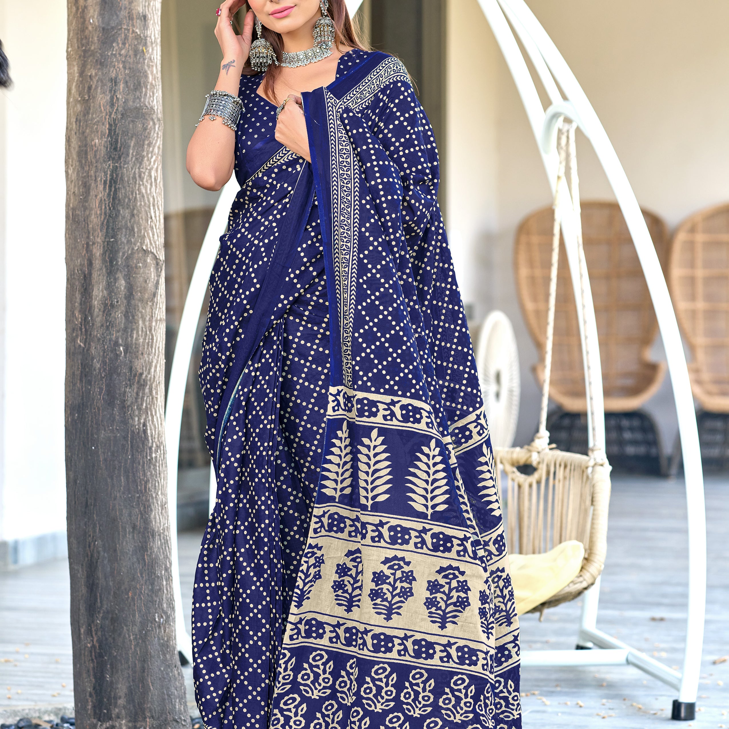 VICTORIYAREGULARSAREES_1.jpg