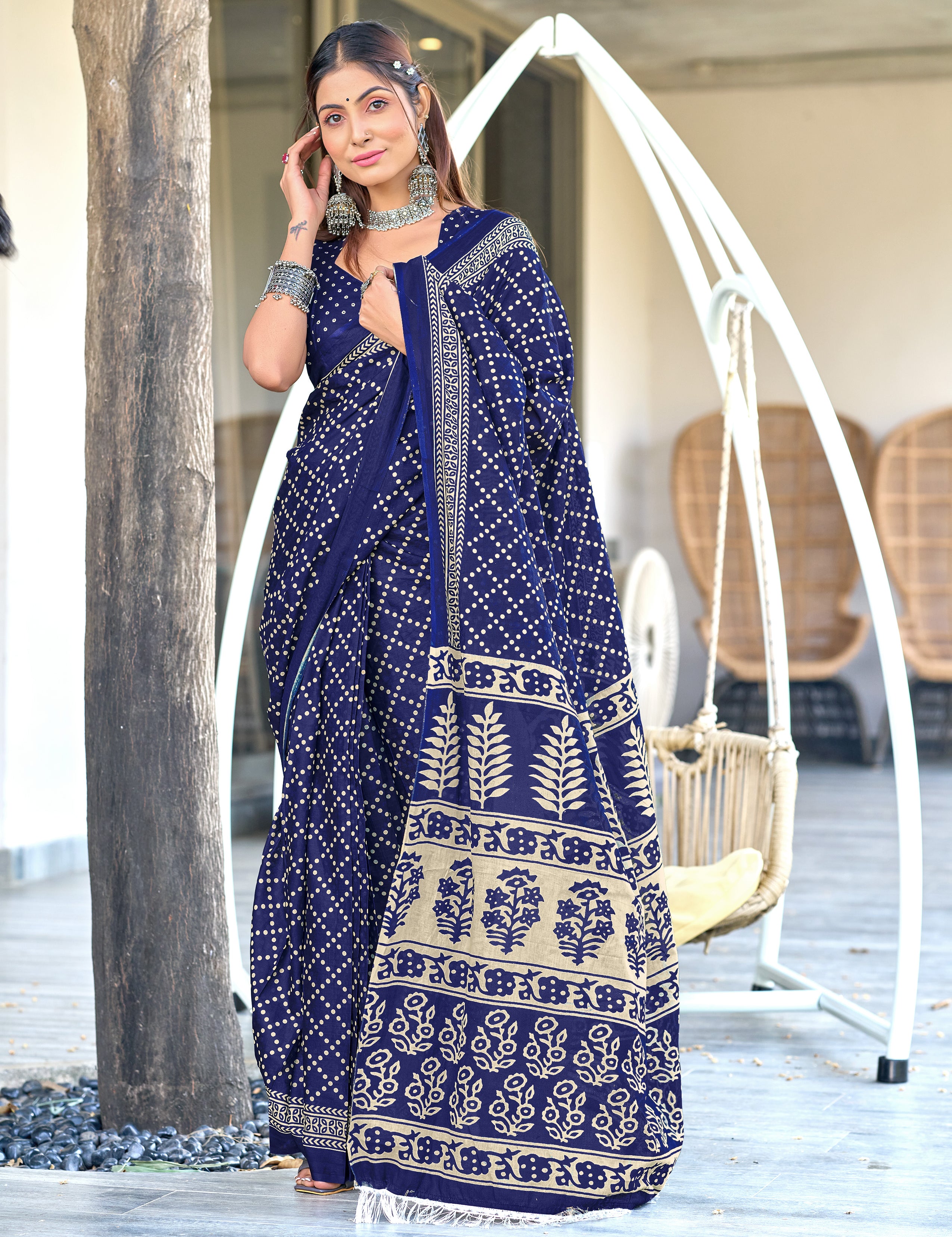 VICTORIYAREGULARSAREES_1.jpg