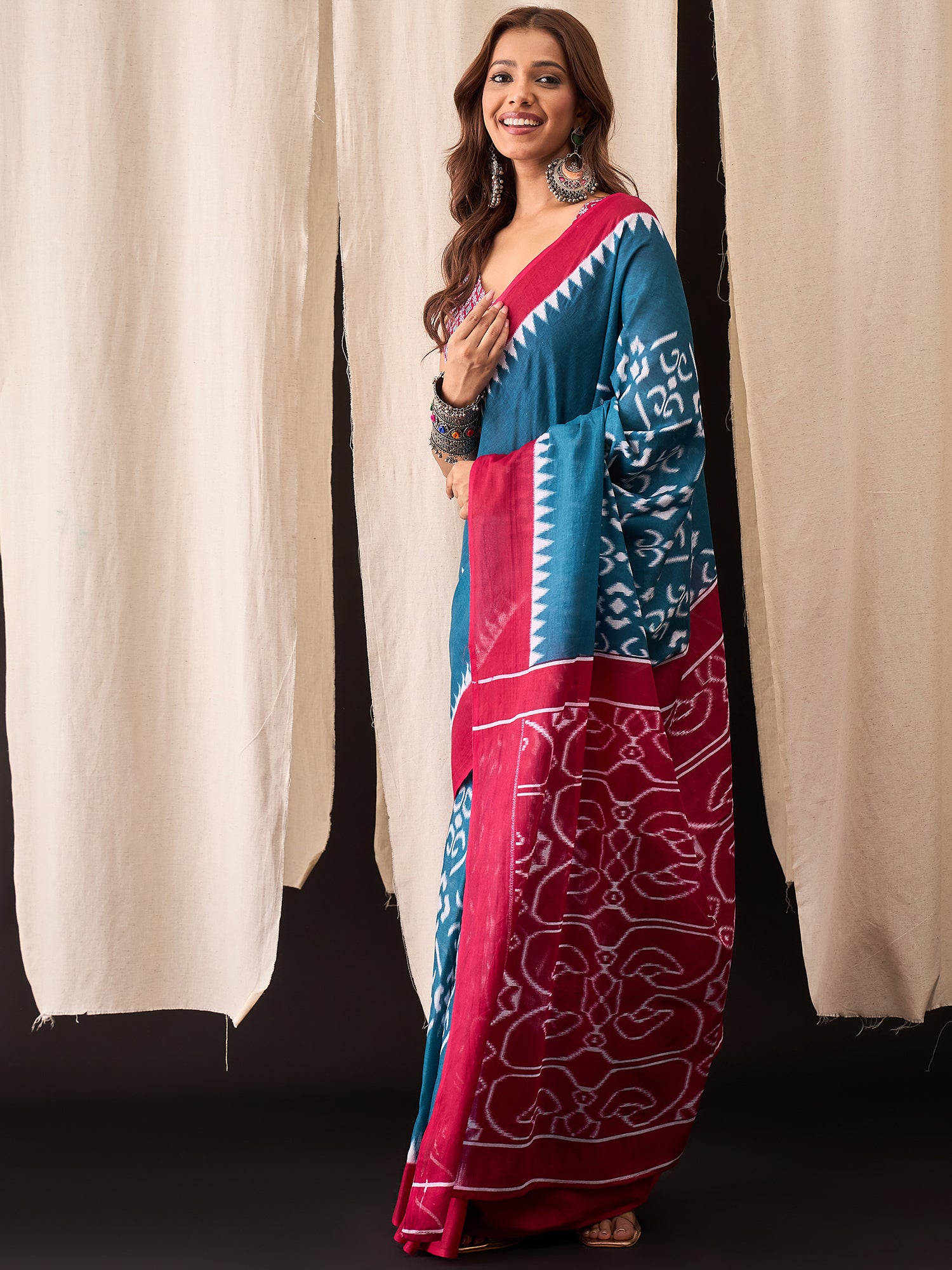 Teal Blue & Maroon Dual-Tone Cotton Saree with Geometric Ikat Pattern