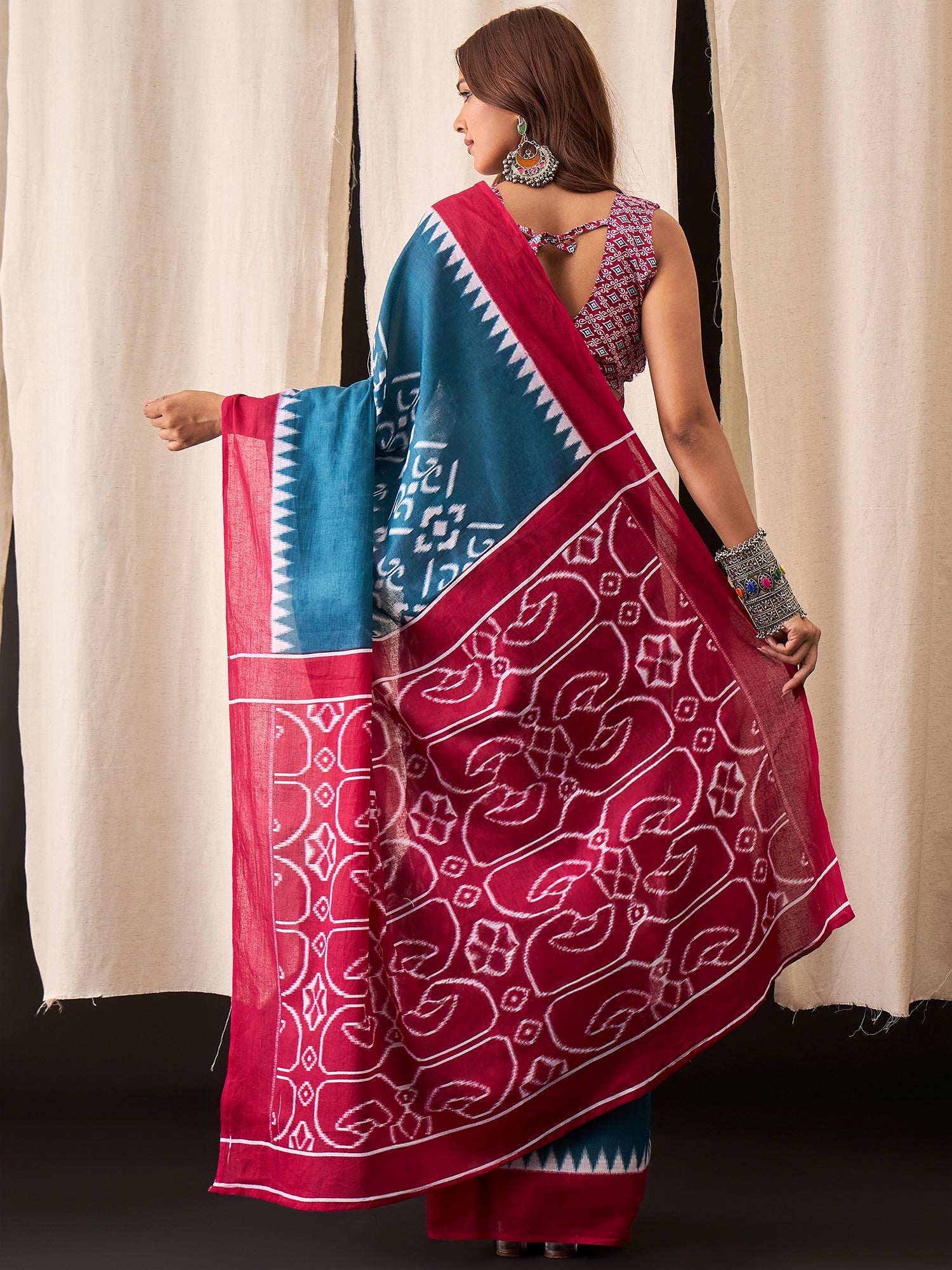 Teal Blue & Maroon Dual-Tone Cotton Saree with Geometric Ikat Pattern