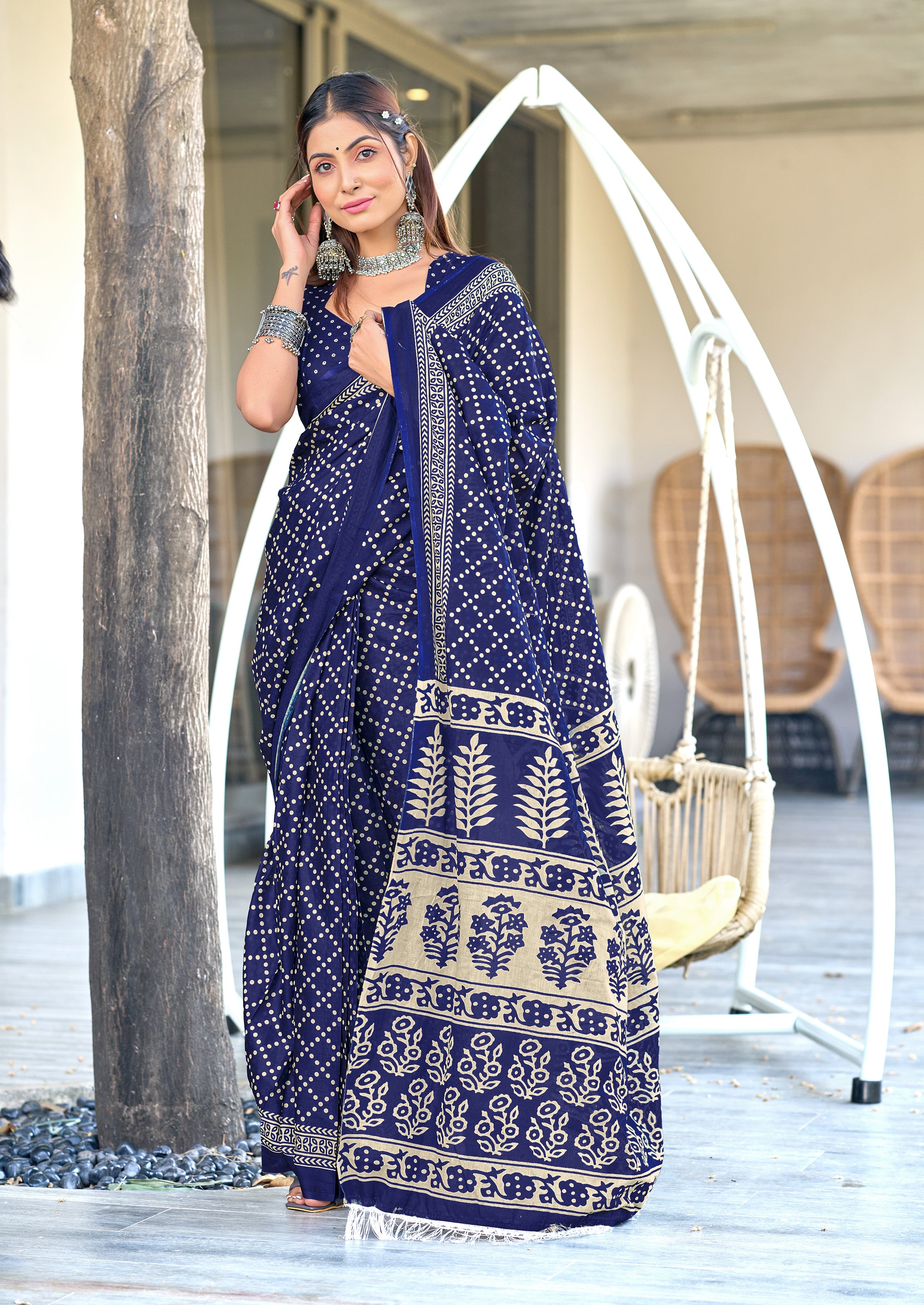 VICTORIYAREGULARSAREES_1.jpg